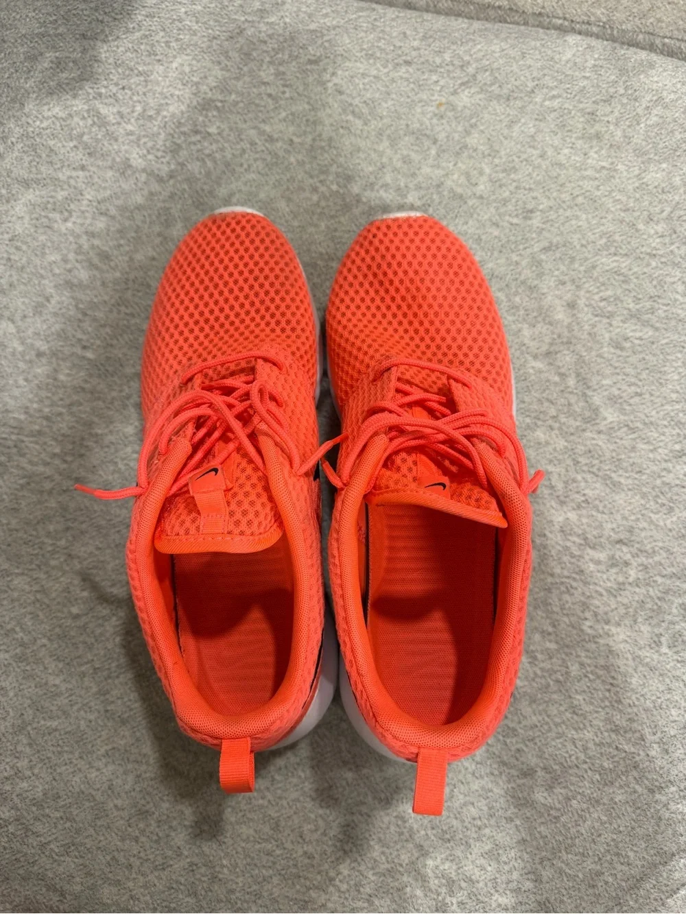 Nike Coral Roshe Lace-Up Sneakers
